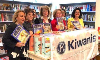 Socie Kiwanis donano libri alla "Capuana-Pardo"