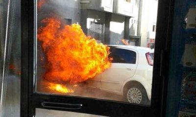 Auto in fiamme in Via Mannone a Castelvetrano