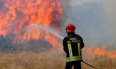 Incendio nel campo migranti in contrada "Erbe Bianche" a Campobello