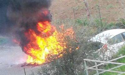 Minicar in fiamme vicino l'alberghiero di Castelvetrano - VIDEO
