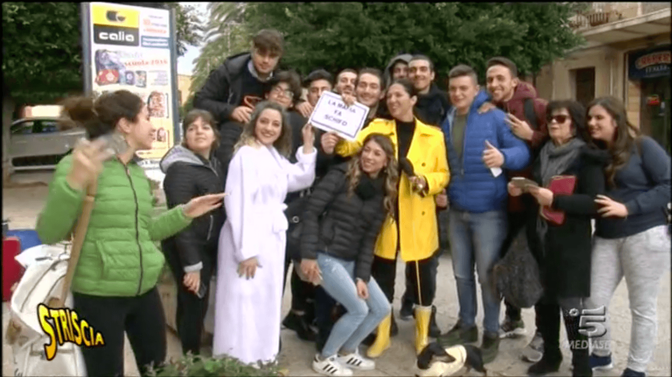 Stefania Petyx a Castelvetrano per un selfie contro la mafia