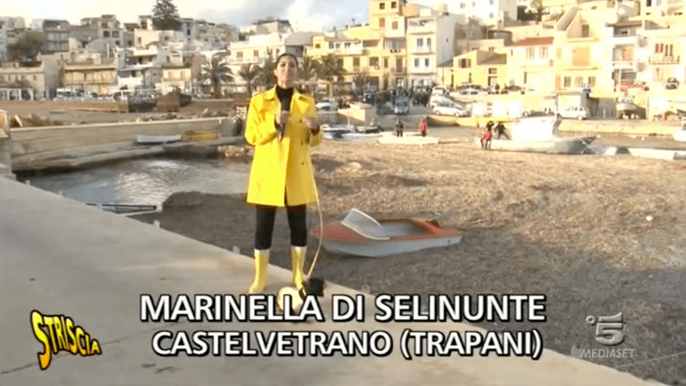 Striscia la Notizia a Marinella di Selinunte: Il servizio di Stefania Petyx sul porticciolo "abusivo"  intasato da posedonia e sabbia